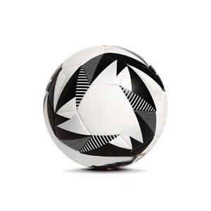Balón de fútbol profesional con diseño de estrellas en blanco y negro, de cuero PU, para entrenamiento, con logo personalizado, balón de fútbol pakistaní de PU. - Product Image 1