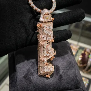 Colgante de Piedras de Moissanita Geométricas con Piedras de Corte Princesa Engastadas en Canal, Diseño Temático en Oro Rosa, Amuleto de Lujo, Joyería Unisex para Fiestas - Product Image 1