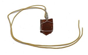 จี้ห้อยคอคริสตัลธรรมชาติ Natura GoldStone แบบลวดพัน  รูปทรงคริสตัลแบบหยาบสลักลาย  จี้แฟชั่นทันสมัยจากกูร์การัต - Product Image 3