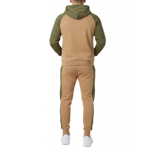 Chándal personalizado para hombre en verde oliva y caqui - Sudadera con capucha raglán en tonos tierra con pantalón con franja lateral en contraste. - Product Image 2