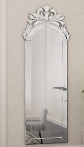 Espejo Decorativo Veneciano Premium que Exhibe Cristalería Tradicional Inspirada en Murano y un Diseño Europeo Refinado - Product Image 1