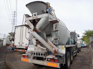 Camión Mezclador de Concreto Diésel ISUZU GIGA en Buen Estado, 19970 kg de Peso Bruto Vehicular - Product Image 2