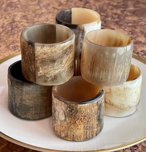 Anillo para Servilletas y Porta Servilletas de Diseño en Cuerno de Búfalo Negro para Decoración de Mesa, Ideal para Eventos y Fiestas, ¡Gran Venta a un Precio Muy Bajo! - Product Image 1