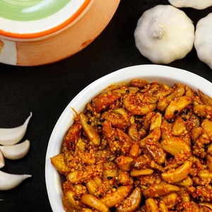 Deliciosas Pepinillos Picantes con Ajo, Auténticos, Premium, Estilo Casero, Aroma Fresco y Tradicional, Suministro al por Mayor - Product Image 3