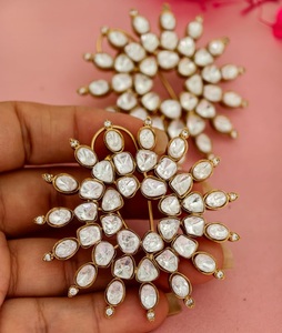 Boucles d'oreilles en moissanite plaquées or de qualité supérieure, élégantes et glamour, pour femmes, collection pour soirées et occasions spéciales - Product Image 2