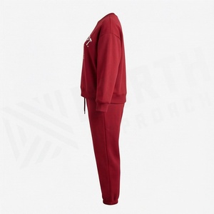 Conjunto Deportivo de 2 Piezas para Mujer, Sudadera Roja de Felpa y Pantalones Jogger, Cuello Redondo, Manga Larga, Corte Holgado Informal, Estampado Athletic Department 1984 - Product Image 3
