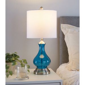 Lámpara de Mesa Contemporánea Jasmine de 22 Pulgadas con Detalles de Vidrio, Cristal Azul Zafiro Transparente, Acabado en Níquel Cepillado, Pantalla de Lino Blanco, Estilo Elegante - Product Image 5
