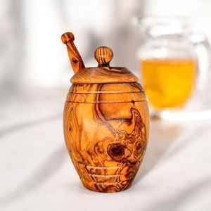 Tarro de Miel de Madera de Olivo Personalizado, Hecho a Mano, Rústico, Ecológico, de Alta Calidad, con Tapa Abatible, Apto para Calentar, Multifuncional - Product Image 1