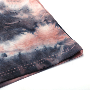 Camiseta de Manga Corta con Cuello Redondo y Estampado Tie-Dye para Hombre, Corte Regular, Tejido de Punto Informal, Diseño con Patrón Rosa y Negro - Product Image 4