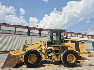 Cargadora de Ruedas 938G de 2002 con Cabina Cerrada, Máquina de Construcción de Alto Rendimiento - Product Image 2