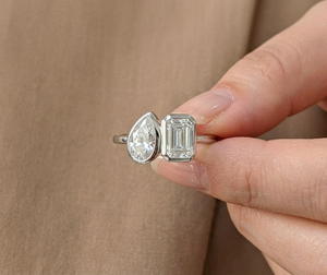 Anillo de compromiso de moissanita Toi Et Moi de 2 CT, oro blanco macizo de 14K, corte esmeralda en forma de pera, dos piedras engastadas en bisel, chapado en rodio - Product Image 1