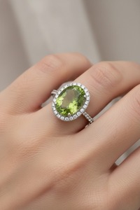 แหวนหมั้นสไตล์วินเทจสำหรับผู้หญิง เงินแท้ 925 ประดับพลอยเพอริดอทและเพชรทรงรัศมี - Product Image 6