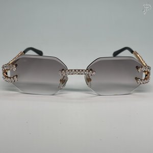 Gafas de Sol con Degradado Gris y Acentos de Diamantes Moissanite con Corte Ovalado VVS Personalizados, Hechas a Mano, Estilo Hip Hop - Product Image 1