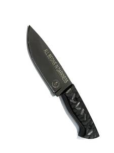 Cuchillo de Camping Personalizado Iron Crown Forge con Hoja de Acero con Alto Contenido de Carbono con Recubrimiento en Polvo Negro y Mango de Micarta No Ajustable - Product Image 6