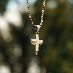 Colgante Cruzado con Piedras de Moissanita, Amuleto Religioso Cristiano, Colgante Hip Hop, Colgante Iced Out para Rapper - Product Image 1