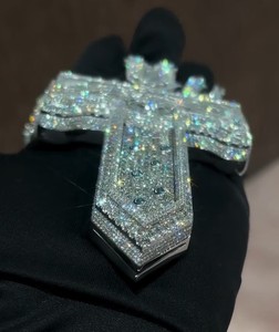 จี้รูปกางเขนแบบฮิปฮอปประดับเพชรเต็มเม็ด สร้อยคิวบันสำหรับผู้ชาย สร้อยเพชรโมอิสซาไนต์แบบหยาบ  งานจิวเวลรี่สั่งทำได้ - Product Image 3