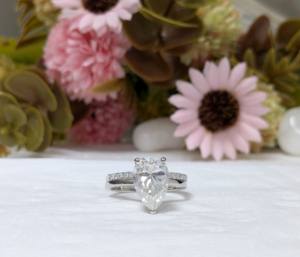 Ensemble de bagues de mariage en or blanc 14 carats massif pour femmes, bague de fiançailles avec halo caché en moissanite taille poire 3 carats, bijoux fins - Product Image 1