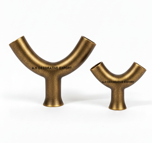 Vase à fleurs double en laiton antique moderne en forme de Y |   Vase décoratif métallique contemporain pour la décoration de la maison de luxe et les centres de table - Product Image 4