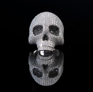 Anillo de cóctel de calavera de moissanita para hombre, plata 925 con engaste pavé, estilo punk, uso diario - Product Image 1