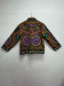 Chaqueta Acolchada de Algodón Suzani Bordada a Mano |   Abrigo Étnico Colorido de Invierno |   Regalo para ella: Chaqueta - Product Image 6