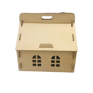 Boîte carrée en carton ondulé en matériaux recyclés pour chat, griffoir portable et abri de divertissement pour chat, facile à assembler - Product Image 1