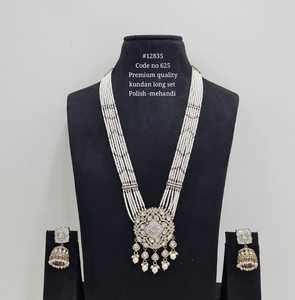 Ensemble collier long Kundan de qualité supérieure 12835 avec boucles d'oreilles, pendentif orné de perles Moti pour mariage, fête ou tenue de mariée - Product Image 6