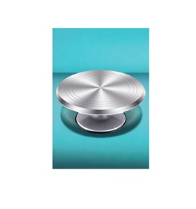 Support à gâteau décoratif en métal de style vintage pour la présentation des desserts de mariage avec un design de piédestal élégant - Product Image 4