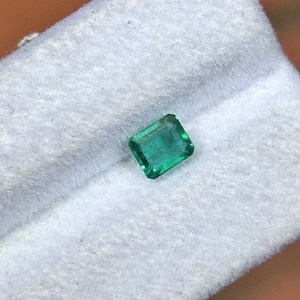 Émeraude Naturelle Rara de Zambie 0,75 Carat Vert Intense Carrée, Pierre Précieuse Libre pour la Création de Bijoux Personnalisés Haut de Gamme - Product Image 4