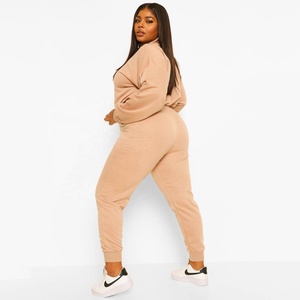 Conjunto Deportivo Corto de Verano para Mujer, Talla Grande, Diseño Personalizado, de Alta Calidad, en Nailon/Algodón, Transpirable, con Capucha y Logotipo - Product Image 4