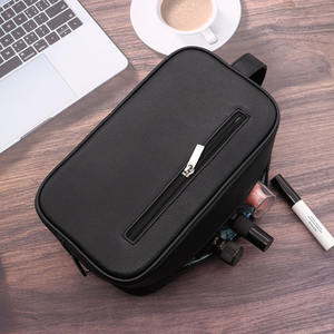 Sac de toilette portable en cuir grande capacité, personnalisé, imperméable, pour hommes et femmes, à prix bas. - Product Image 6
