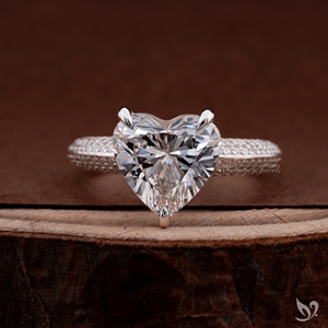 Anillo de compromiso con diamante cultivado en laboratorio de 3 quilates con corte en forma de corazón y banda micro pavé en oro blanco de 10 quilates, certificado por IGI. - Product Image 1