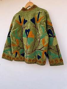 Chaqueta Bomber de Terciopelo Acolchada con Bordado Floral Verde |   Abrigo Corto de Regalo para Ella |   Abrigo Elegante de Invierno - Product Image 5