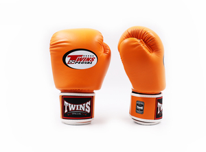 Nouveau modèle de gants de boxe Twins en cuir véritable avec sangle réglable, logo personnalisé, équipement d'entraînement et de combat - Product Image 2