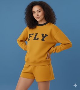 Ensemble deux pièces décontracté élégant pour femme, col roulé uni, hiver, comprenant un haut classique au fini soigné et un short souple au-dessus du genou - Product Image 1