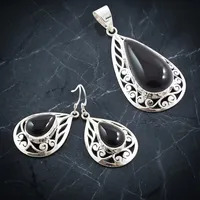 Ensemble de bijoux indiens chics en onyx noir et argent sterling 925 avec élégantes boucles d'oreilles pendantes faites à la main pour femmes, mode traditionnelle