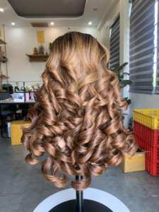 The Bouncy Blonde PELUCAS CABELLO humano precio de fábrica rollo de extensiones de cabello de trama ondulada hinchable cabello humano vietnamita - Product Image 4