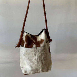 Bolsos de Mano de Cuero Vacuno con Logotipo Impreso Personalizado de Alta Calidad, Diseño Personalizado al por Mayor, Dos Asas, Impermeables y Transpirables - Product Image 5