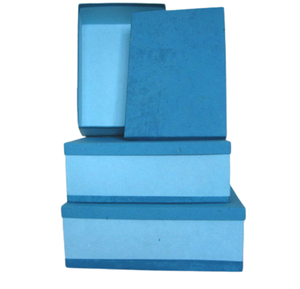 Boîte cadeau personnalisée en carton recyclé en coton, écologique, faite à la main, couleur bleu uni, vente en gros - Product Image 1