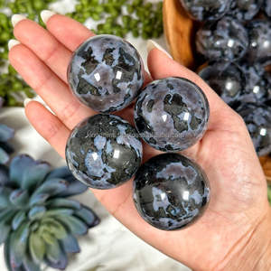 Venta al por mayor de PIEDRA PRECIOSA DE ALTA CALIDAD INDIGO GABBRO MERLINITA ESFERA CURACIÓN CRISTAL METAFÍICO ÁGATA INDIGO GBRO MERLINITA BOLA - Product Image 4