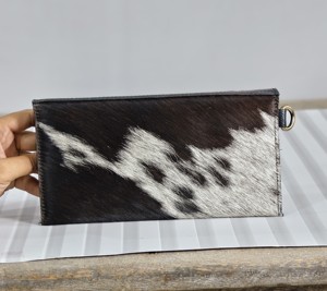 Cartera larga hecha a mano de cuero 100% auténtico con estampado floral, cierre plegable, estilo bohemio para mujer, estampado animal en blanco y negro - Product Image 4