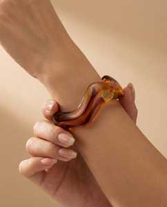 Bracelet en résine verte polie de forme géométrique, écologique, en pierre rustique, fait main, bijoux artisanaux naturels, objet de collection, Feng Shui - Product Image 3