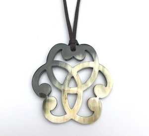 Colgante de Cristal Tallado a Mano con Tema de Amor para Decoración del Hogar con Feng Shui - Product Image 1