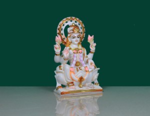 Estatua de la Diosa Laxmi de Resina Hecha a Mano con Polvo de Mármol |   Figuras Religiosas Tradicionales Blancas, Decoración Espiritual para el Hogar y el Templo - Product Image 5