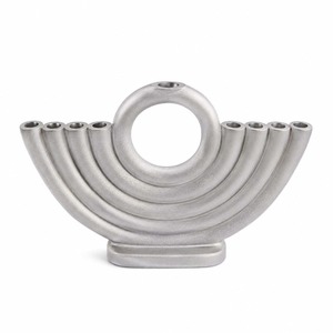 Ménorah de Hanouka en résine rouge faite à la main, porte-bougie décoratif à 9 branches pour les fêtes juives, avec ornements Étoile de David, pour Diwali et Noël - Product Image 2