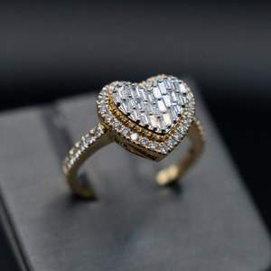 Nouvelle conception, bague de fiançailles et d'anniversaire en argent sterling 925 rhodié avec moissanite en forme de cœur de 2 carats, bijoux fins personnalisés pour unisexe - Product Image 1