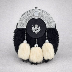 Sporran écossais fait main en cuir véritable et fourrure de renard noir et blanc avec finition émeri antique - Product Image 1