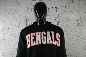 Sudadera con cuello simulado de los Bengals, color negro, hilos finos, hecha a medida. - Product Image 2