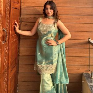 Ensemble de costume Sharara Palazzo en soie lourde de créateur, broderie de sequins de 5 mm, tenue ethnique époustouflante pour mariages, fêtes d'hiver et occasions spéciales - Product Image 1