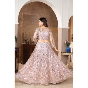 Magnifique Lehenga Choli rose en polyester de Heera Creation pour les occasions spéciales, avec un imprimé brillant élégant et des broderies de sequins. - Product Image 1