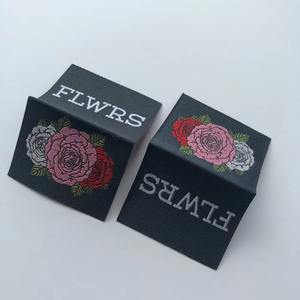 Étiquettes de vêtements personnalisées en satin autocollantes, directement de l'usine 2026, avec logo de marque et design personnalisé, étiquettes tissées pour sacs - Product Image 6